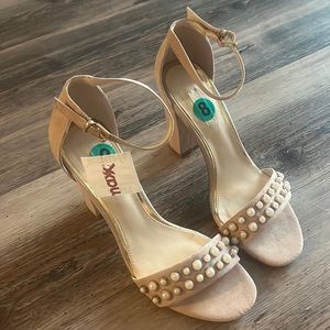 Size 8 Primadonna Collection Pearl Details Heels